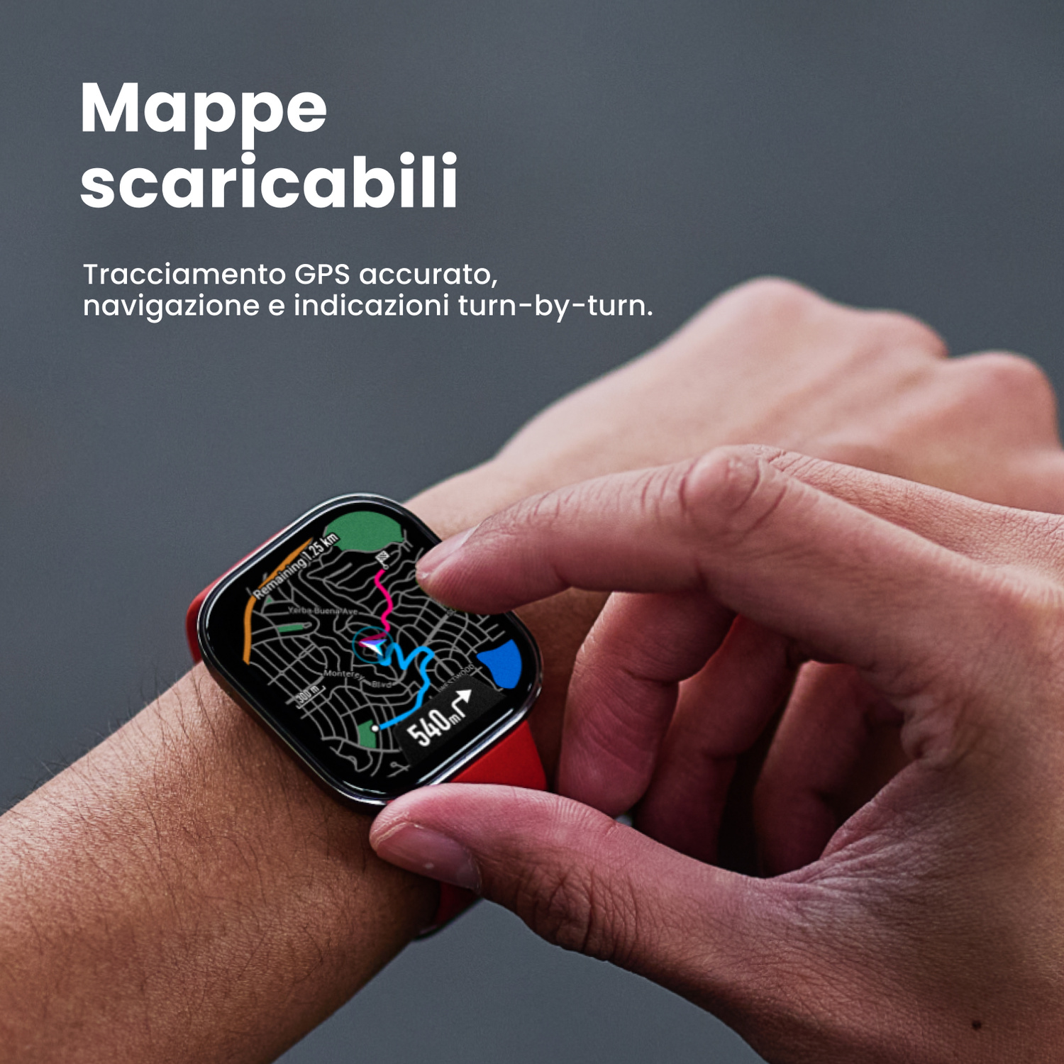 Uno smartwatch mostra una mappa con navigazione. Un dito tocca lo schermo.