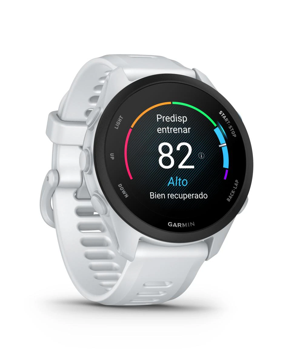 Reloj Garmin blanco que muestra la puntuacin de preparacin 82.