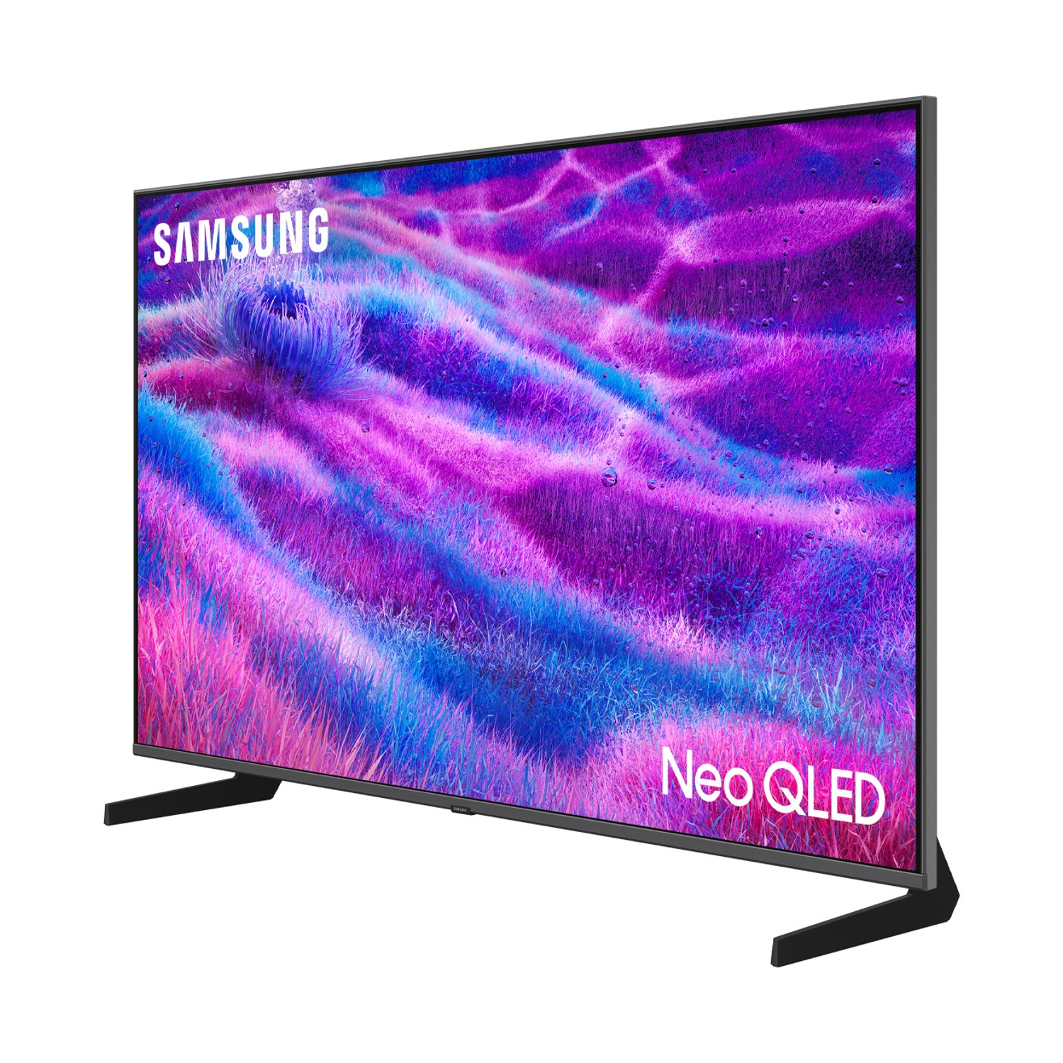 Una TV Samsung Neo QLED con un'immagine astratta viola e blu sullo schermo e piedini argentati.