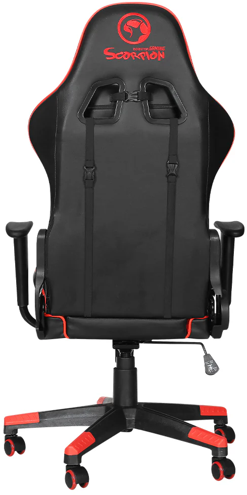Fekete gamer szék piros szegéllyel és Scorpion logóval. Fehér háttér.