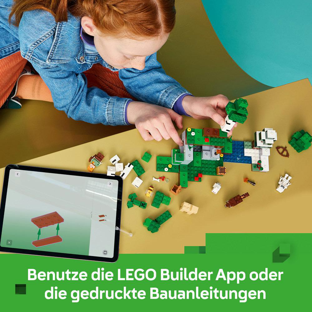Ein Mädchen baut mit grünen und weißen Legosteinen. Ein Tablet zeigt Bauanleitungen.