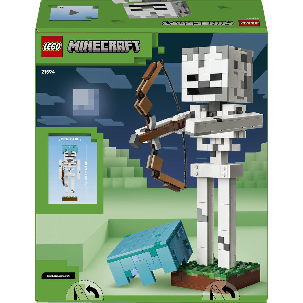 LEGO Minecraft Skelett mit Bogen und ein Axolotl-Haus auf grüner Basis.
