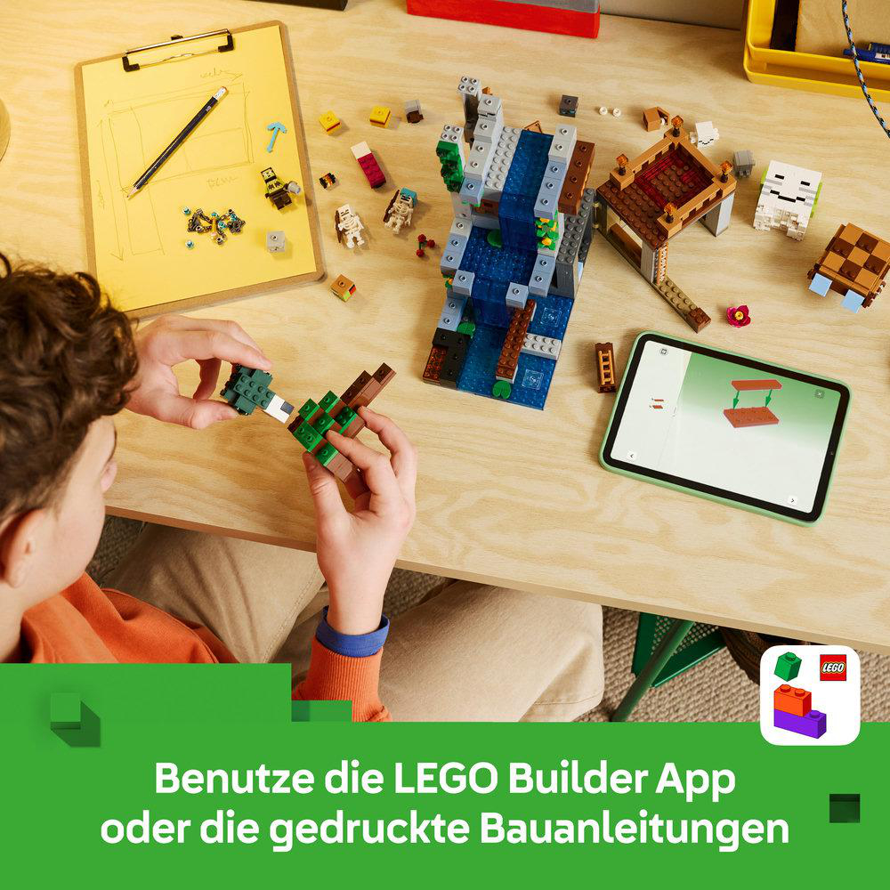 Ein Kind baut mit LEGO-Steinen, eine Anleitung ist auf einem Tablet zu sehen.