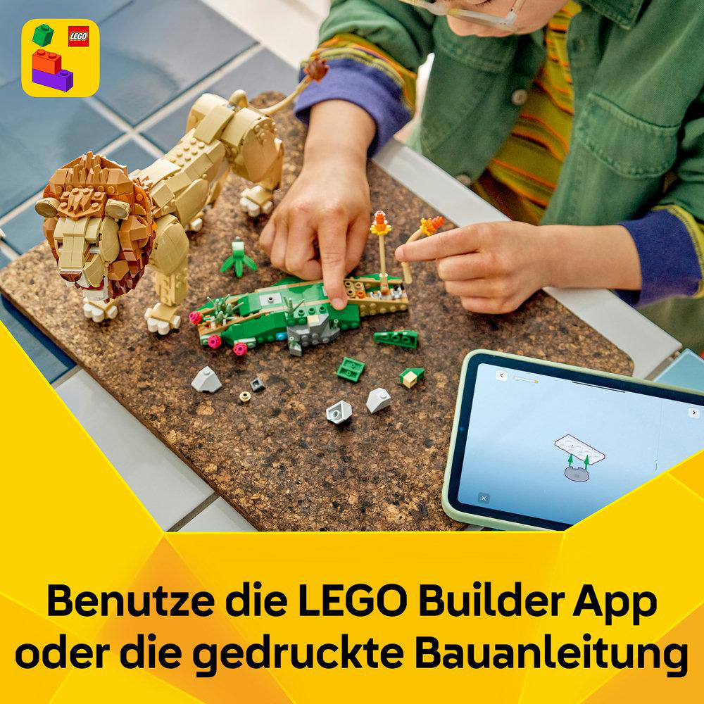 Kind baut LEGO Löwen und grüne Dschungelszene mit Tablet-Anleitung.