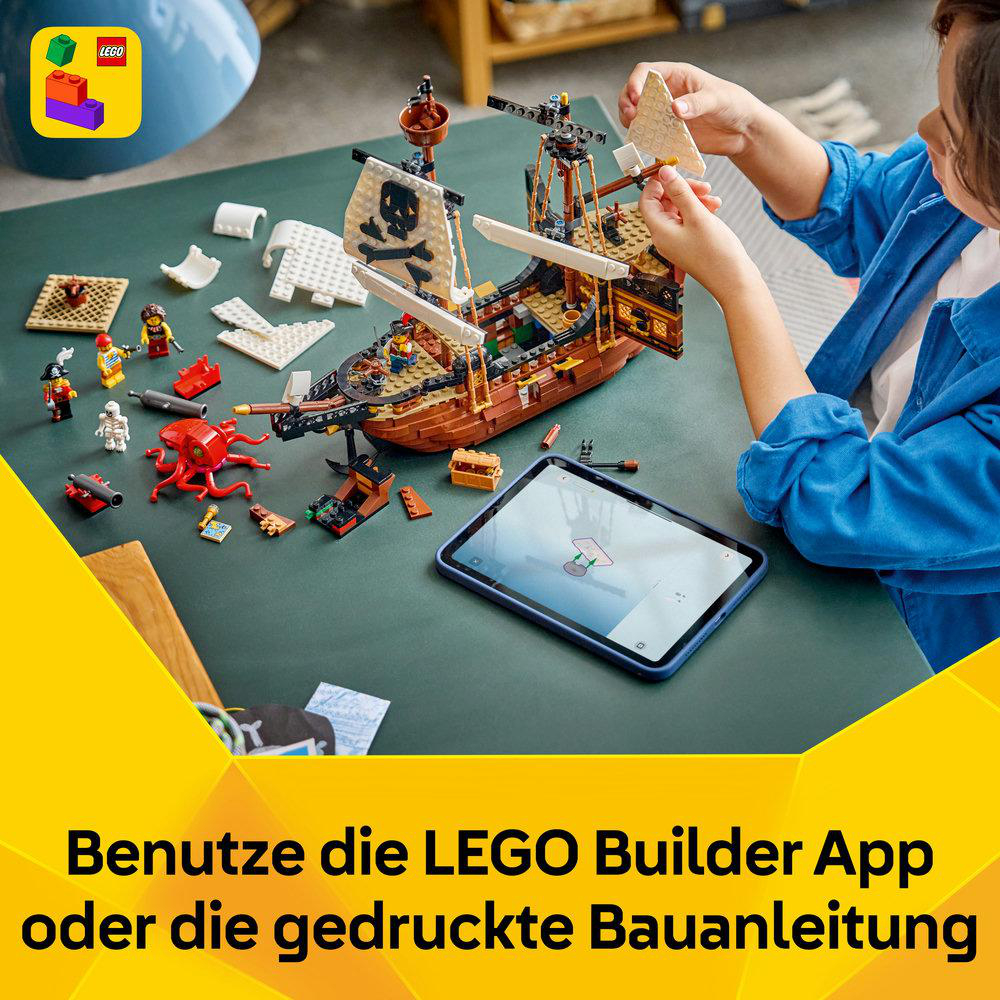 Ein Kind baut ein Lego Piratenschiff mit Anleitung auf einem Tablet.