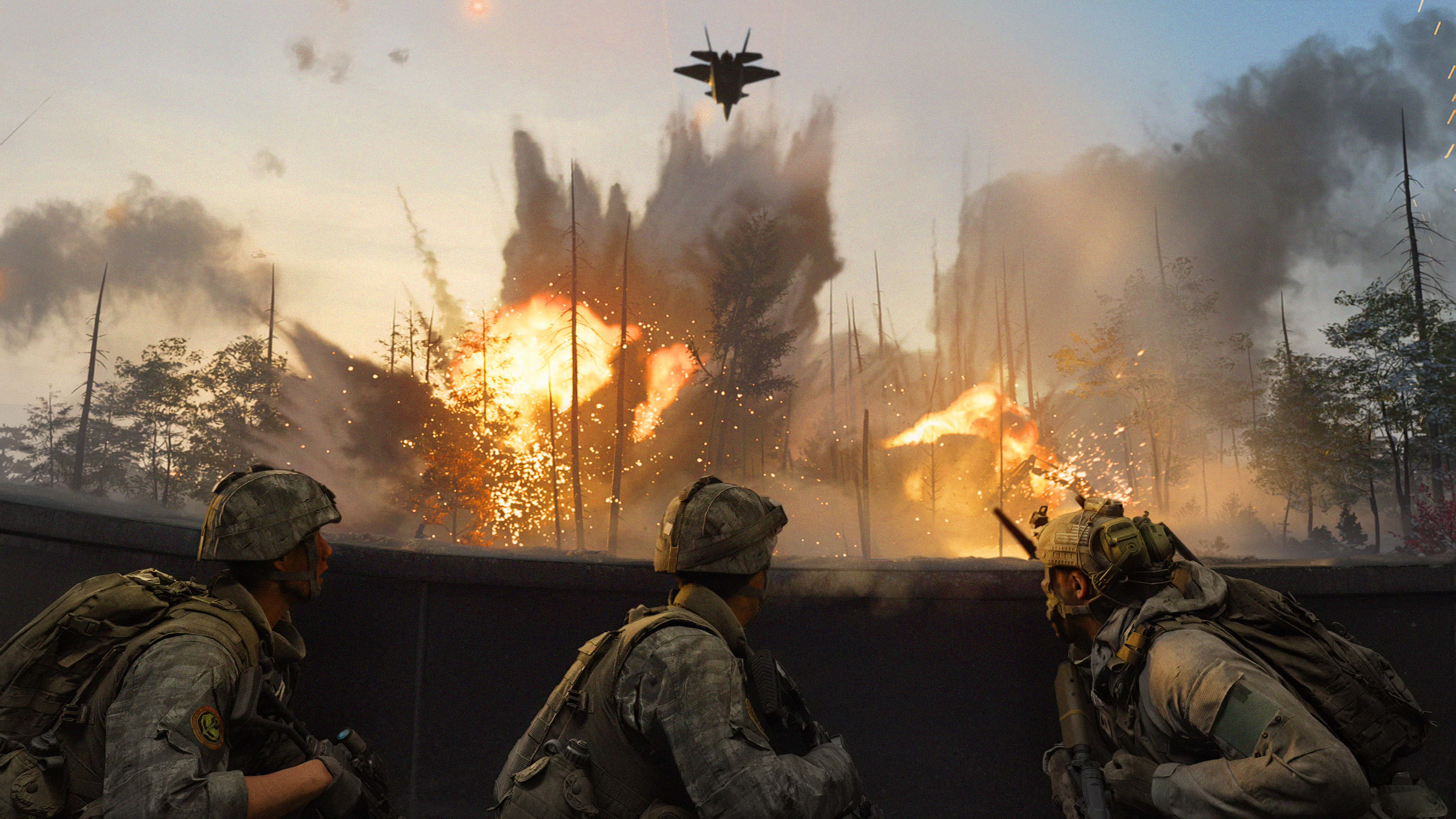Soldaten blicken auf Explosionen und einen Jet am Himmel.
