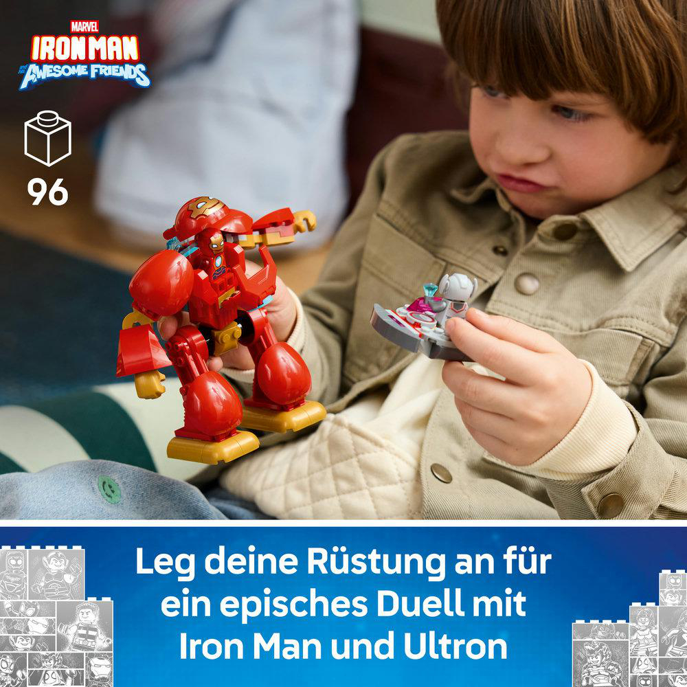 Ein Kind hält einen roten Iron Man und einen grauen Ultron Spielzeugroboter.