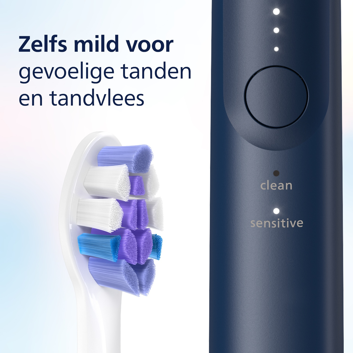 Elektrische tandenborstel met blauwe steel en opzetborstel met paarse en witte borstels.