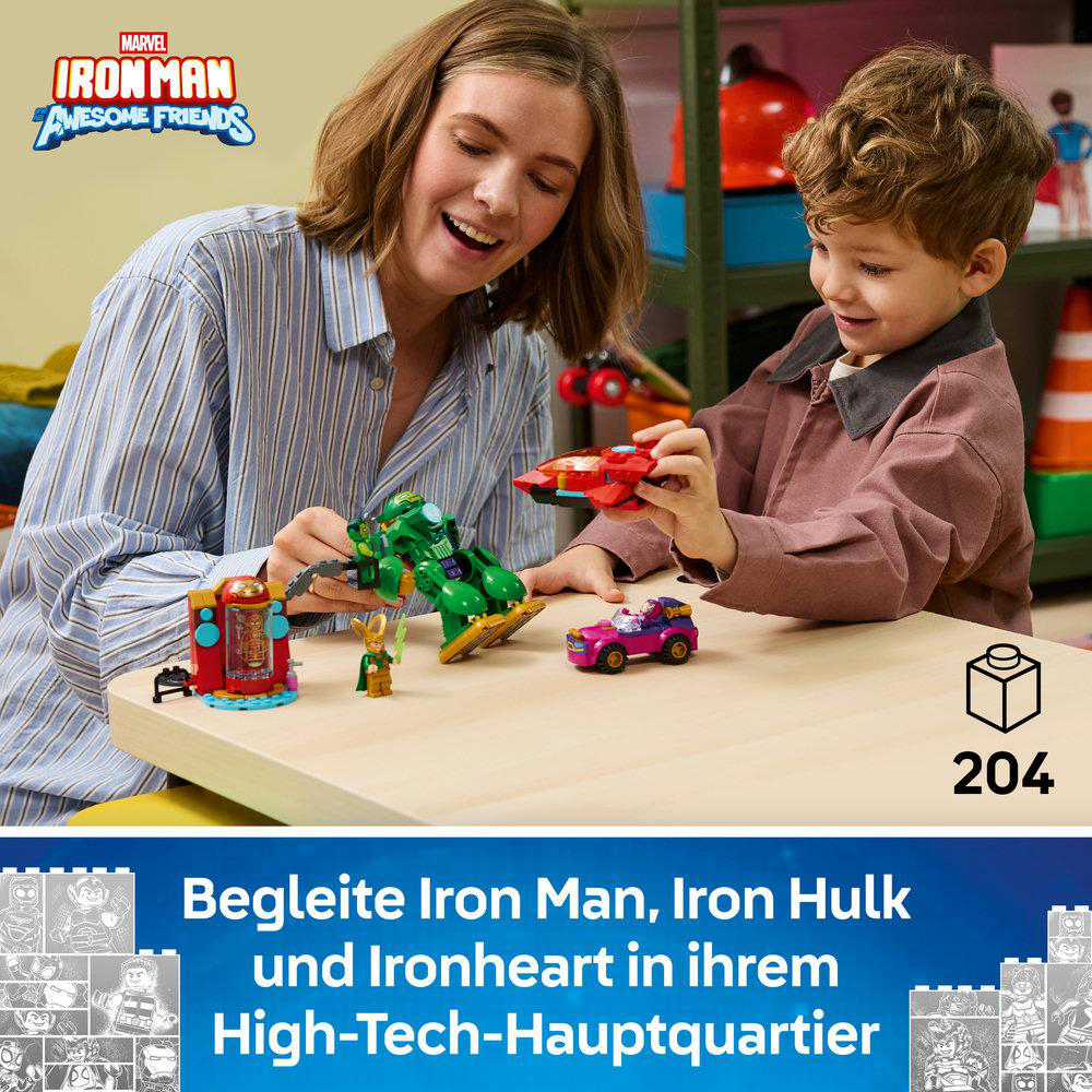Frau und Kind spielen mit Iron Man Lego-Sets. Darunter ein grüner Mech.