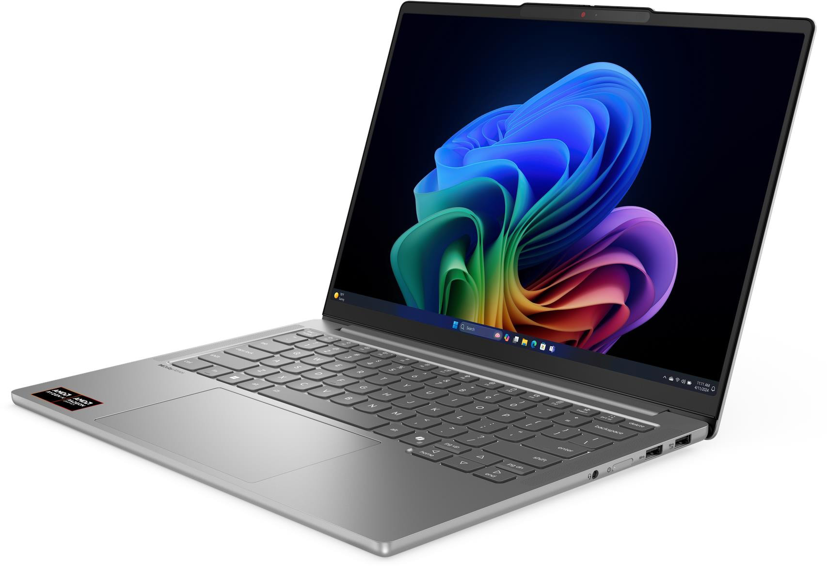 Egy ezüst laptop, amelynek képernyőjén színes háttérkép látható.