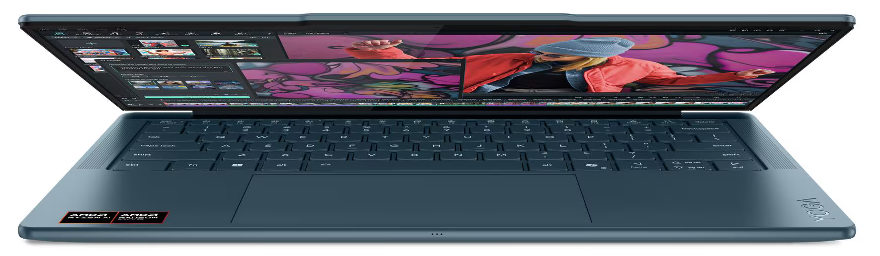 Egy nyitott kék laptopon női képmás látható graffiti előtt.