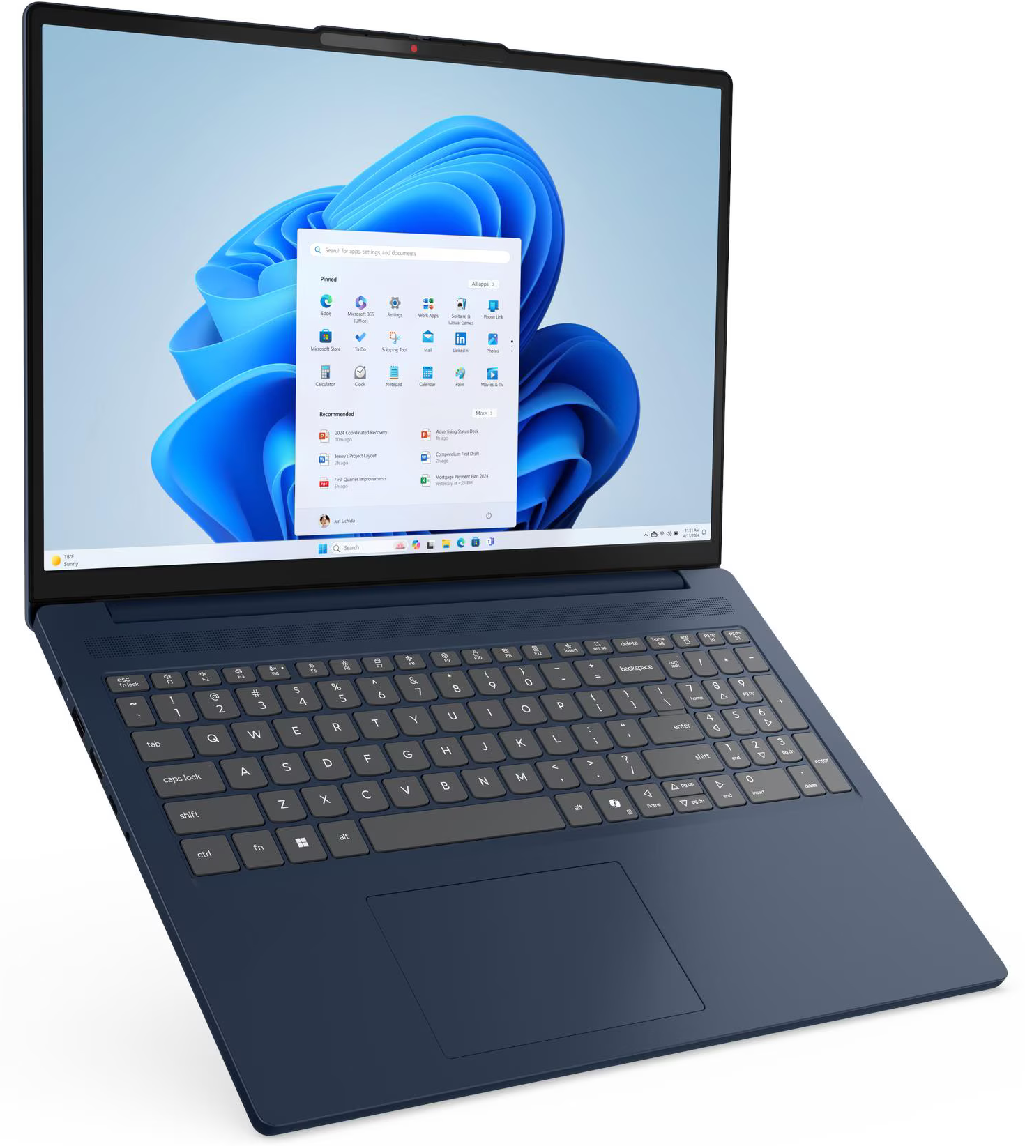 Sötétkék laptop nyitott Windows 11 Start menüvel. Billentyűzet és érintőpad látható.