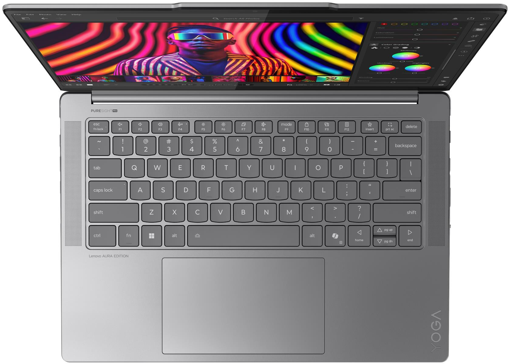Egy kinyitott laptop színes képpel a képernyőn és billentyűzettel.