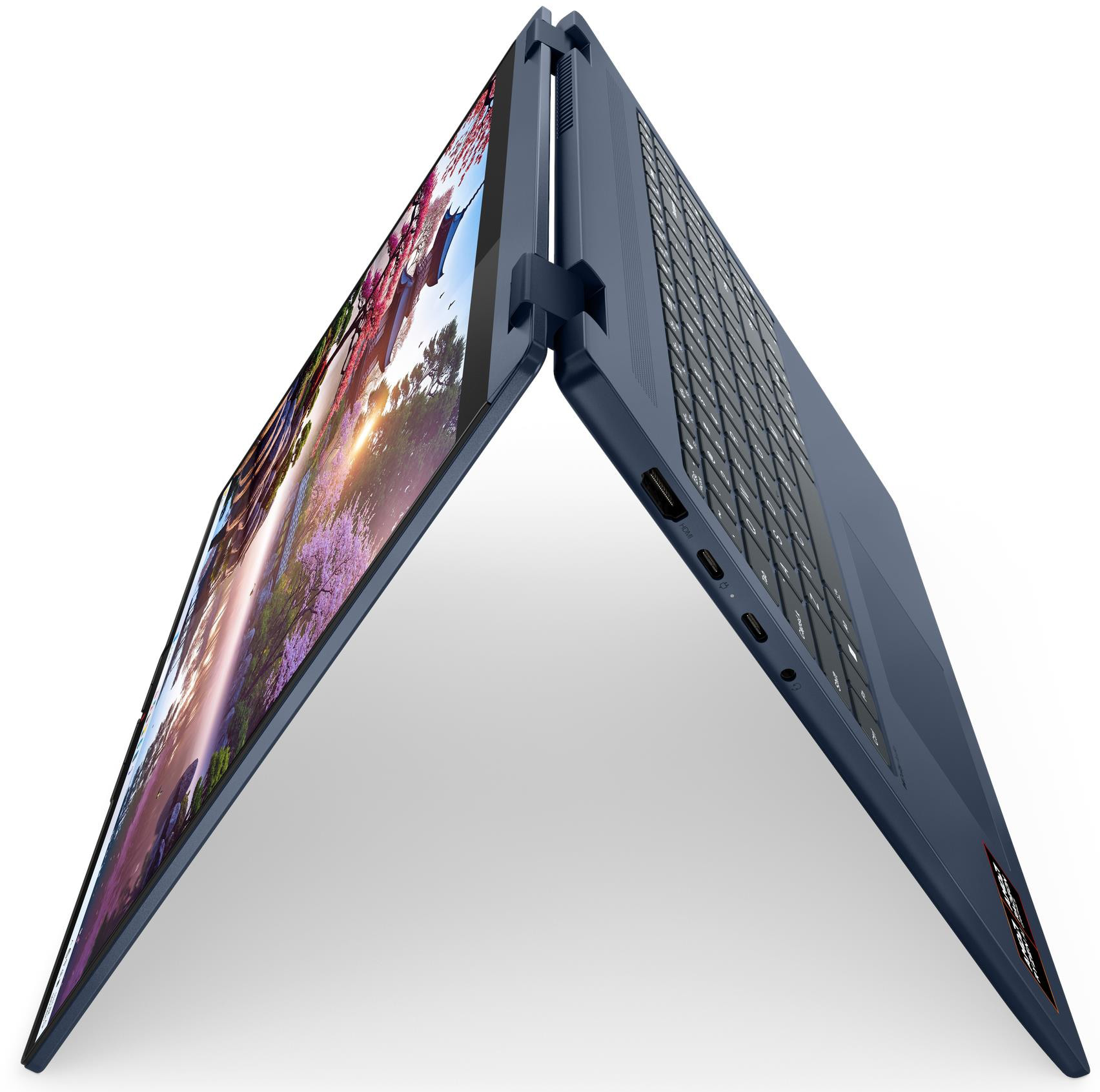 Egy nyitott kék laptop színes képpel a képernyőjén.