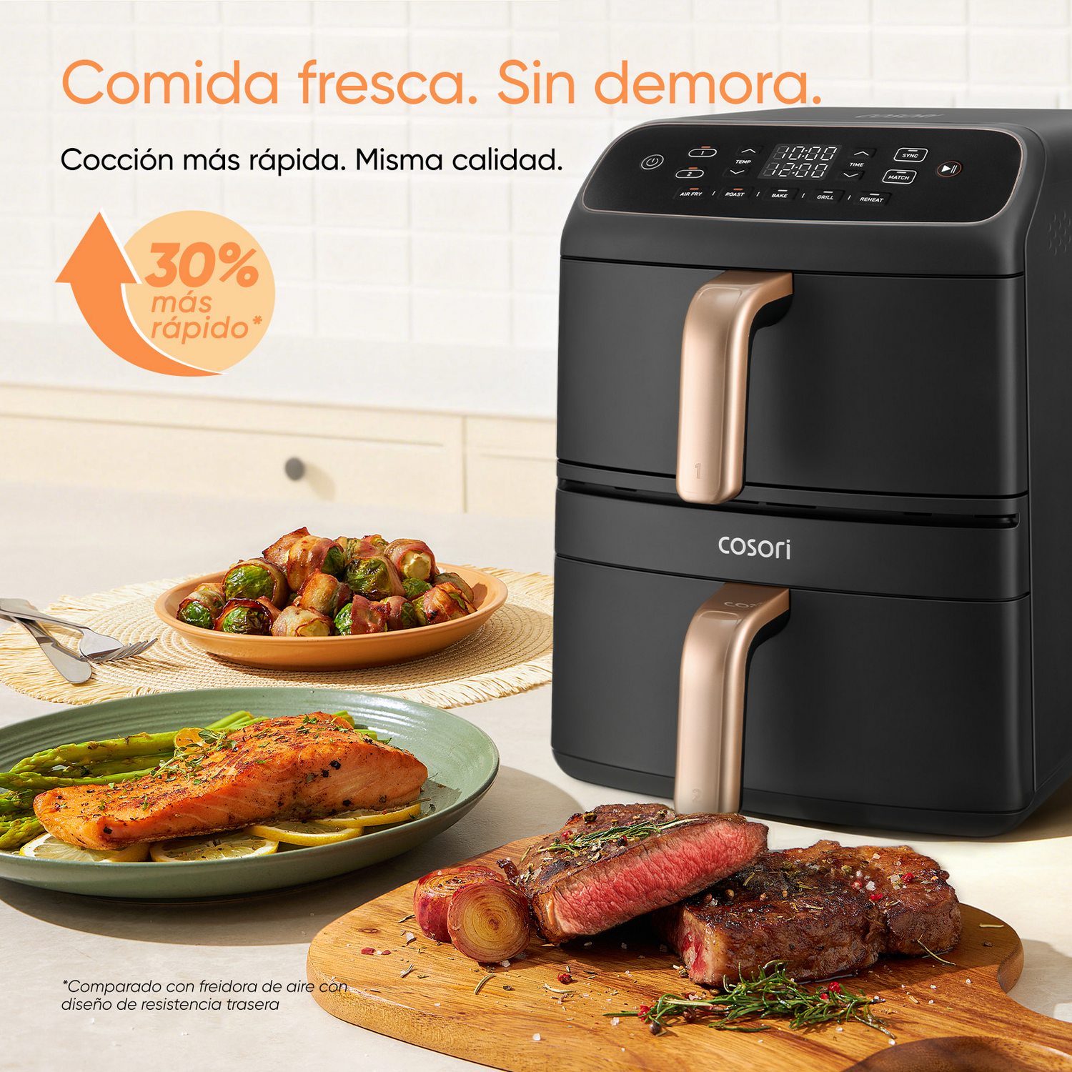 Una freidora de aire Cosori negra de doble cesta con alimentos como salmón y bistec.