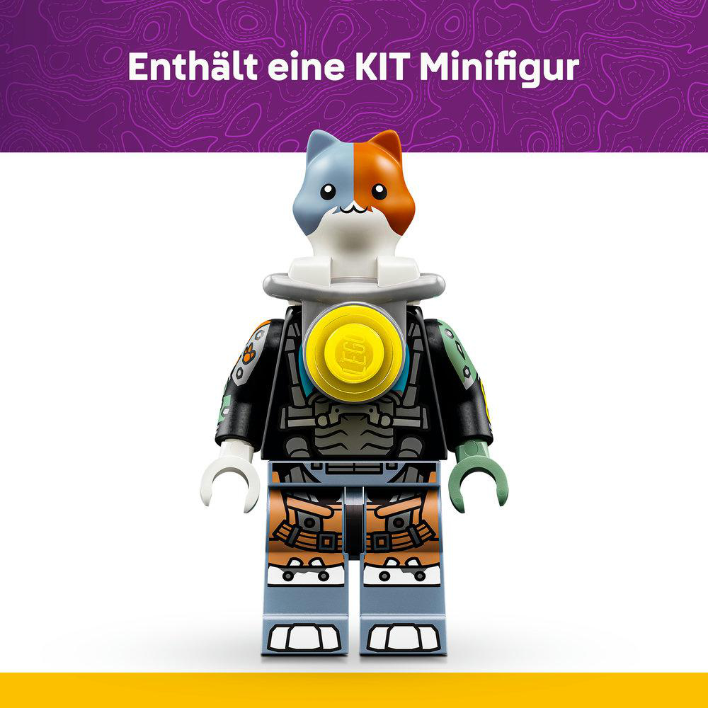 Eine LEGO Minifigur mit zweifarbigem Kopf, schwarzem Anzug und orangefarbenen Hosen.