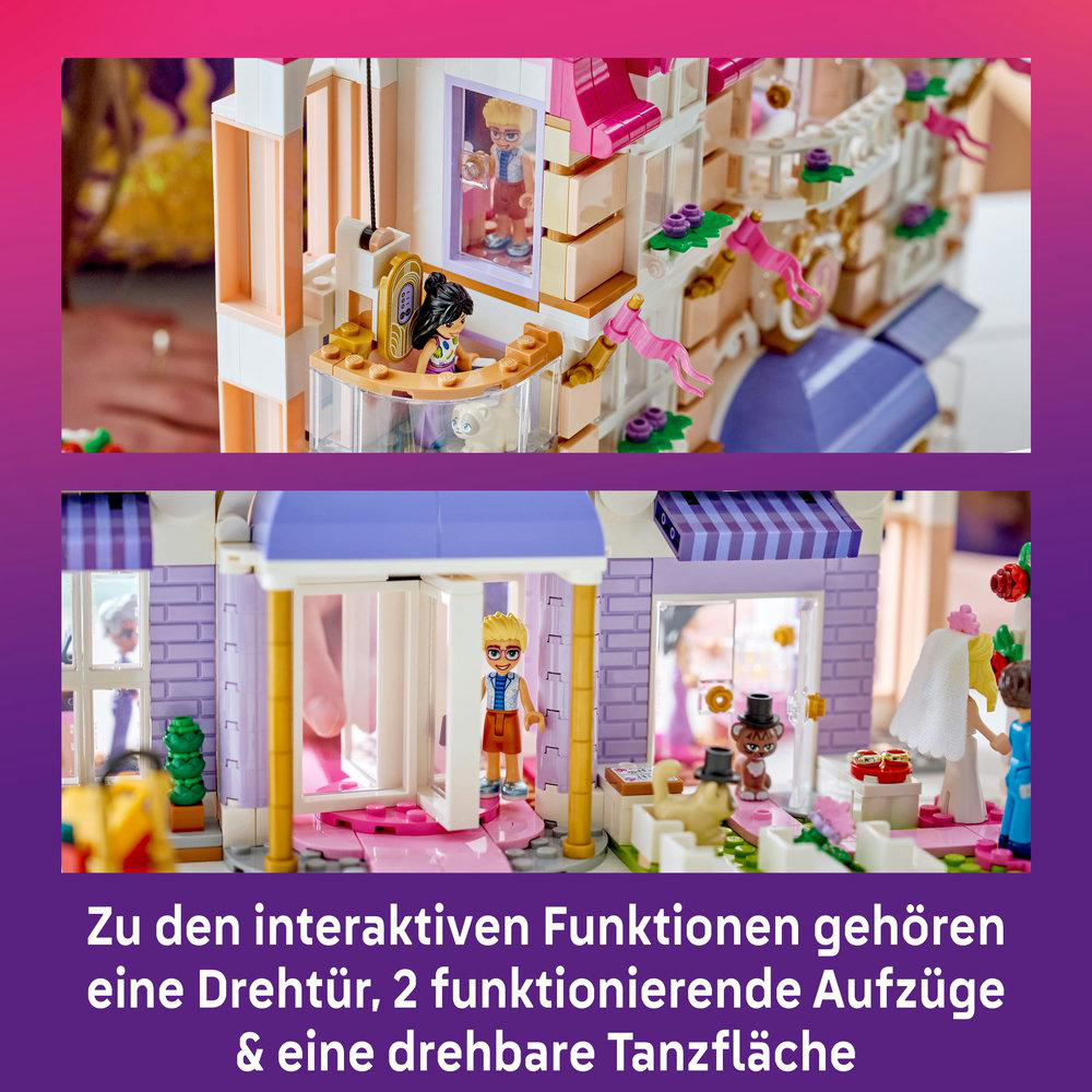 Lego-Gebäude mit Figuren, Drehtür, Aufzügen und Tanzfläche.