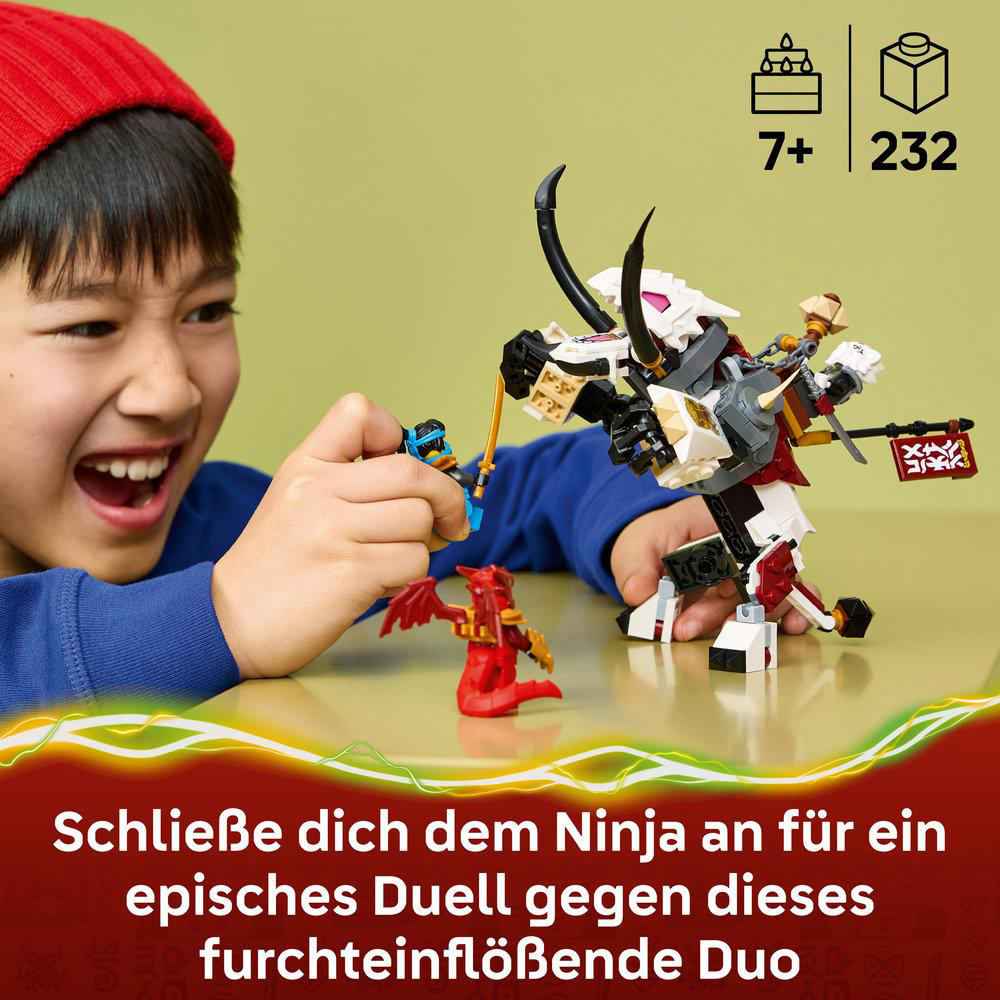 Ein Junge spielt mit Lego-Figuren: ein Ninja und ein Drache gegen ein Monster.