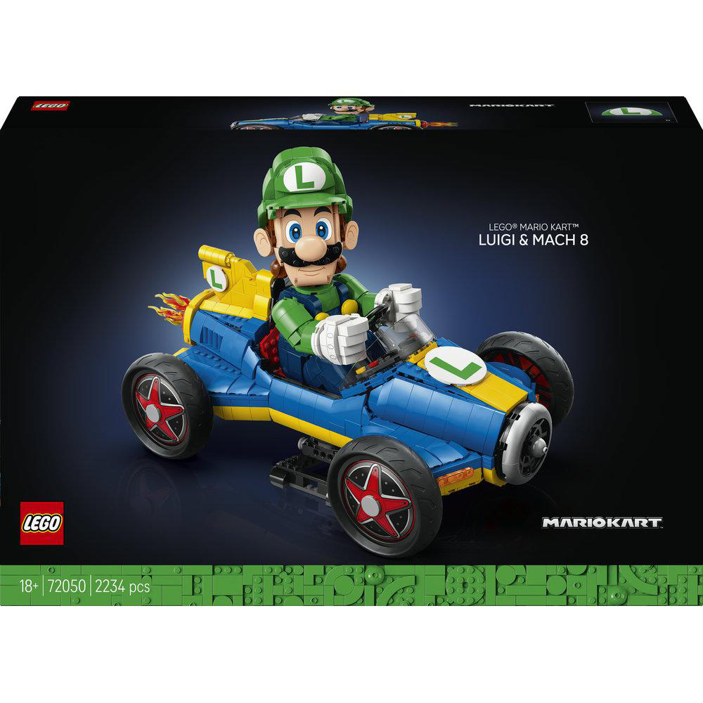 Lego Luigi im blauen und gelben Kart auf schwarzem Hintergrund.