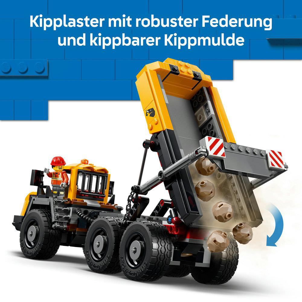 Ein gelber Lego-Kipper mit einem Fahrer kippt braune Brocken aus seiner Ladefläche.