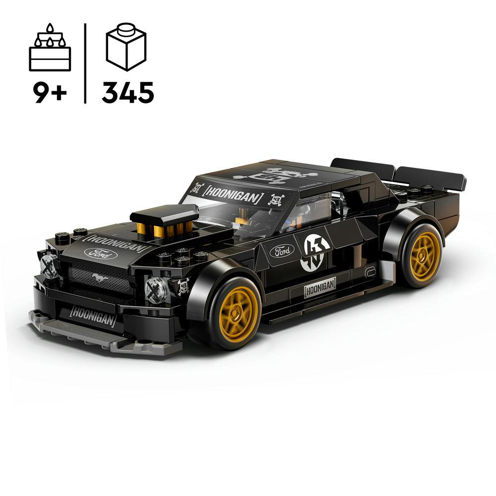 Schwarzes LEGO-Auto mit goldenen Rädern und "Hoonigan"-Aufklebern.