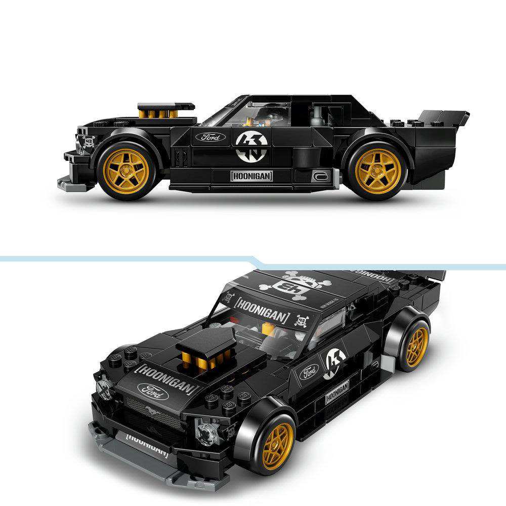 Schwarzes Lego-Auto mit goldenen Rädern und Hoonigan-Aufklebern.