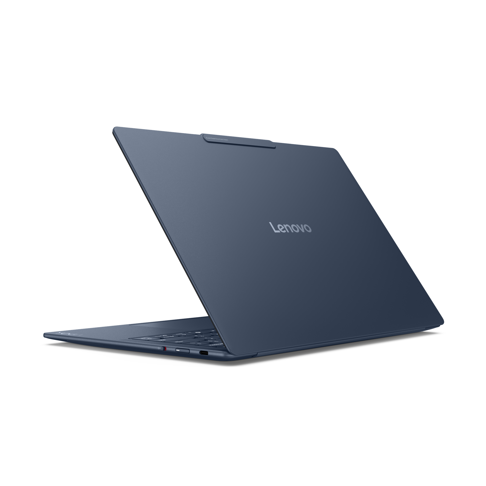 Ein blauer Lenovo Laptop ist auf schwarzem Hintergrund geöffnet.