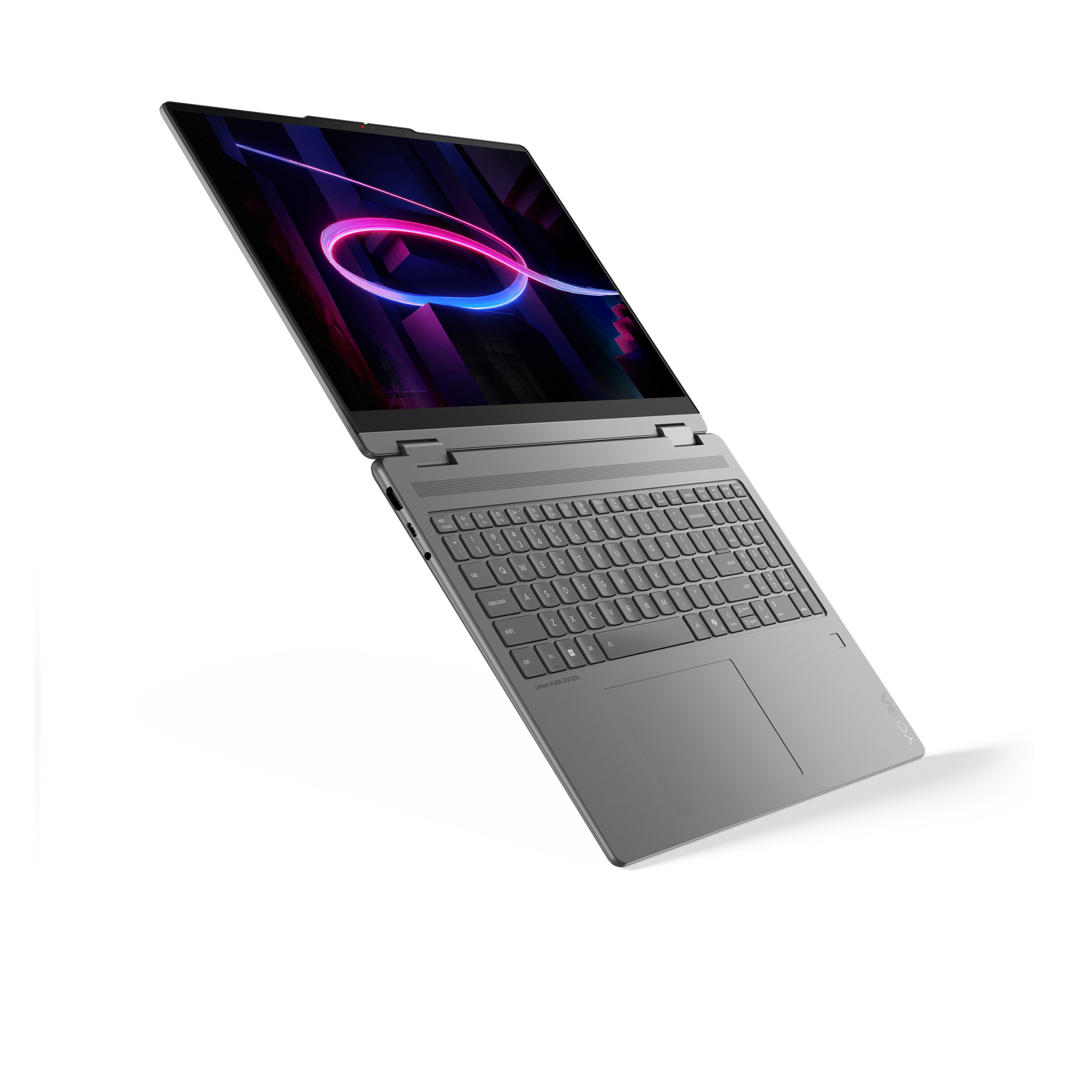 Ein geöffneter silberner Laptop mit einem abstrakten bunten Hintergrund auf dem Bildschirm.