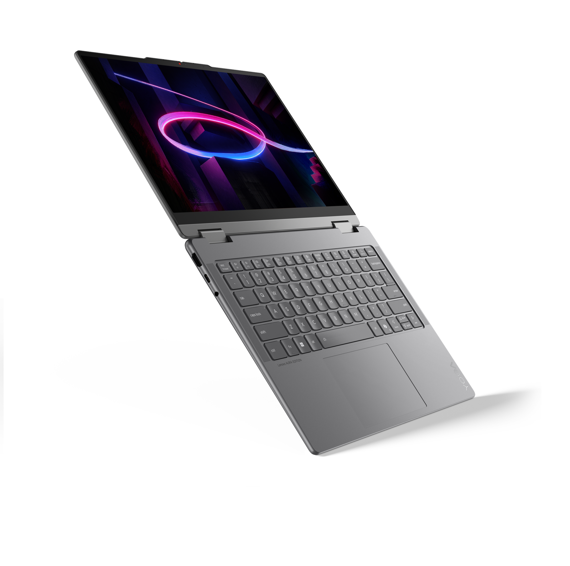 Ein silberner Laptop mit geöffnetem Bildschirm, der auf schwarzem Hintergrund schwebt.