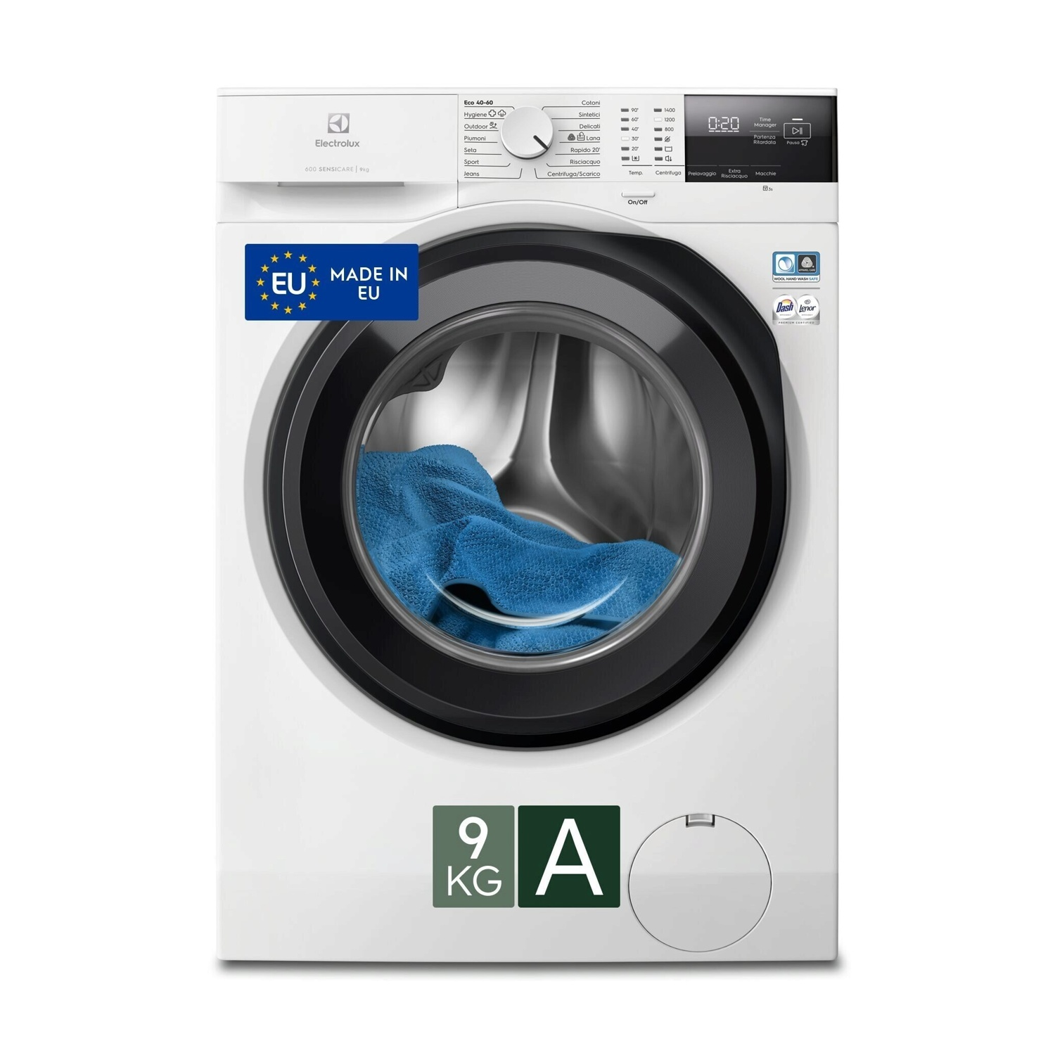 Lavatrice bianca a carica frontale con asciugamano blu all'interno. Adesivo "Made in EU".