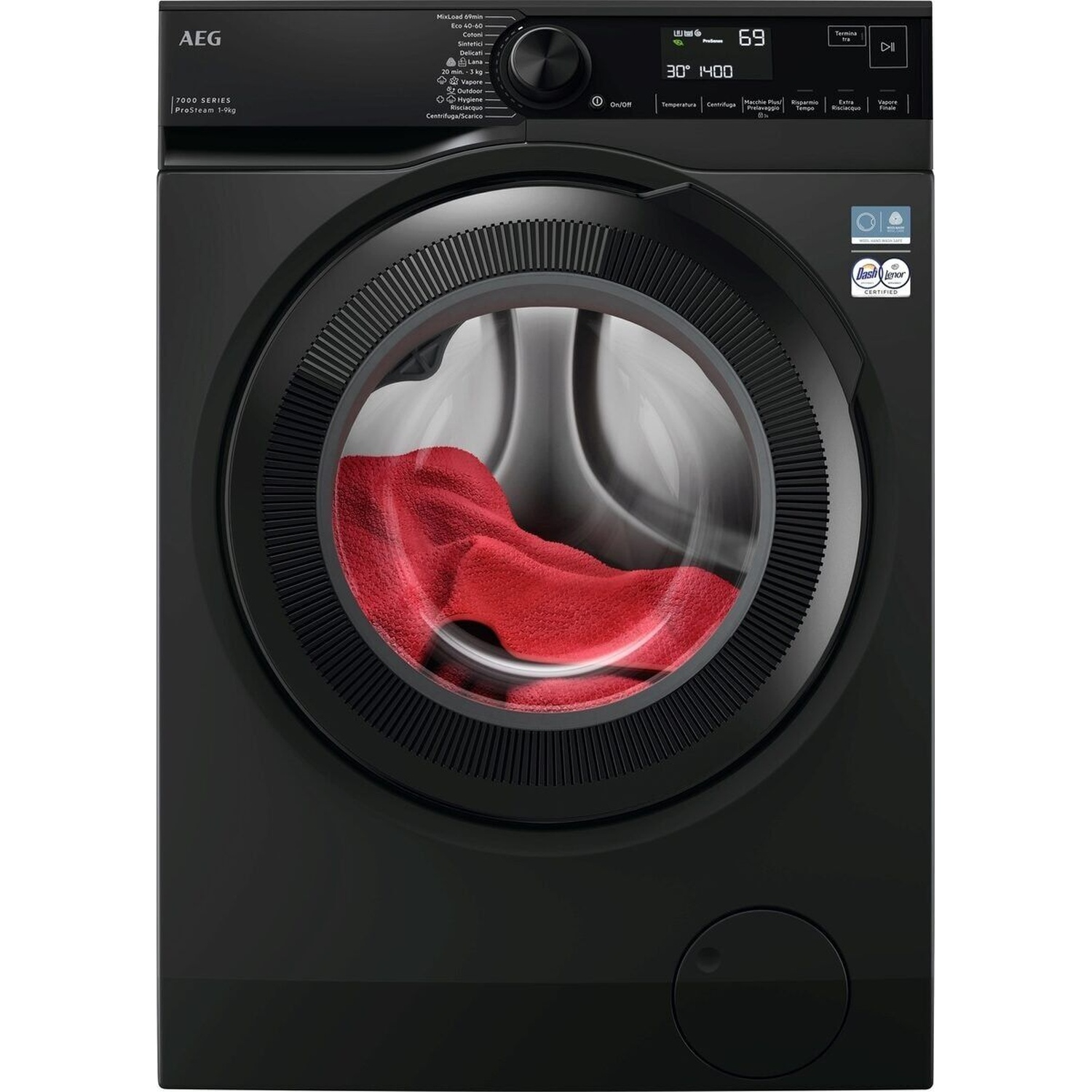 Lavatrice AEG nera con asciugamano rosso nel cestello, pannello di controllo con display.