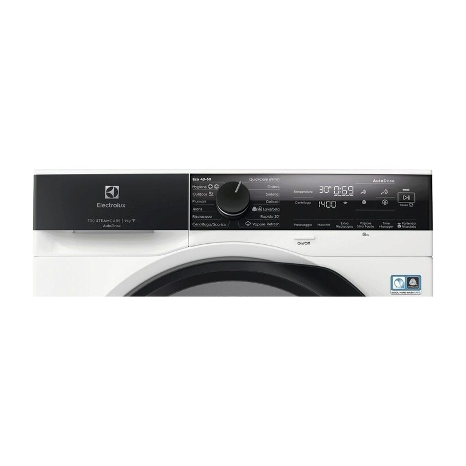 Il pannello di controllo di una lavatrice Electrolux bianca con display digitali e selezione programmi.
