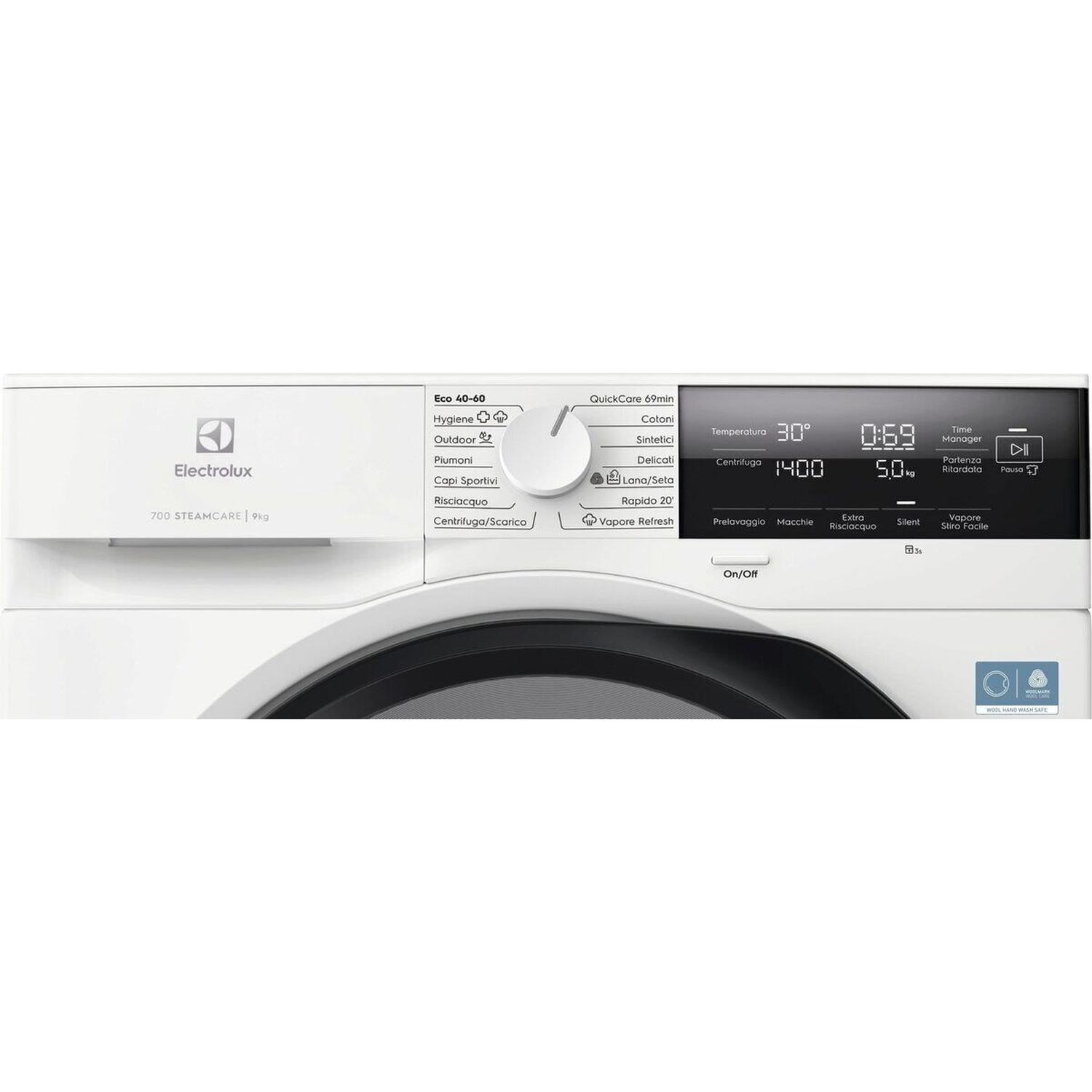 Una lavatrice Electrolux bianca con display digitale e selezione programmi.