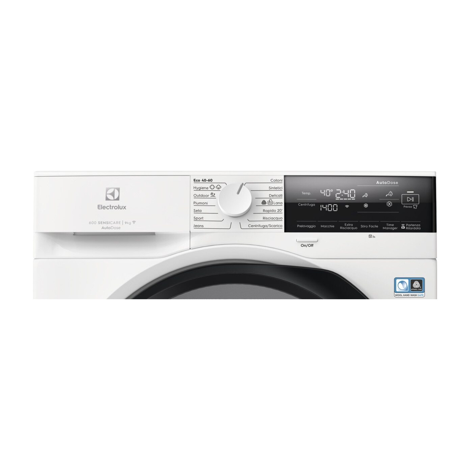 Lavatrice bianca Electrolux con pannello comandi che mostra programmi e impostazioni.