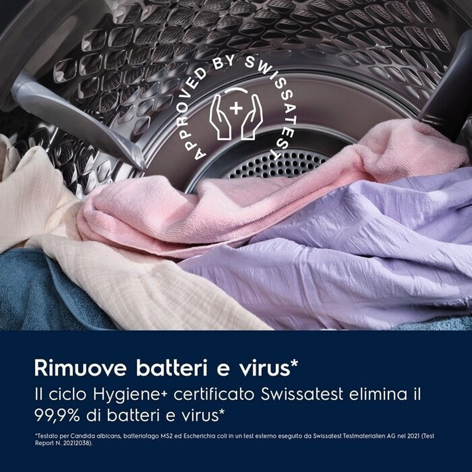 Tessuti colorati nel cestello di una lavatrice, logo "Approved by Swissatest".