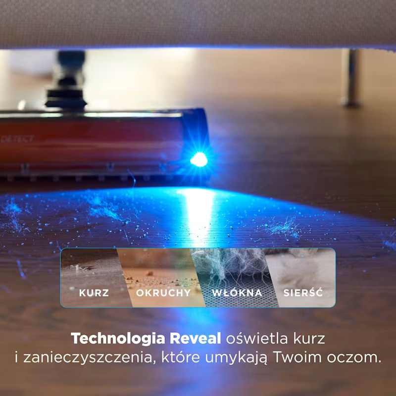 Odkurzacz z niebieskim światłem czyści kurz i okruchy z drewnianej podłogi.