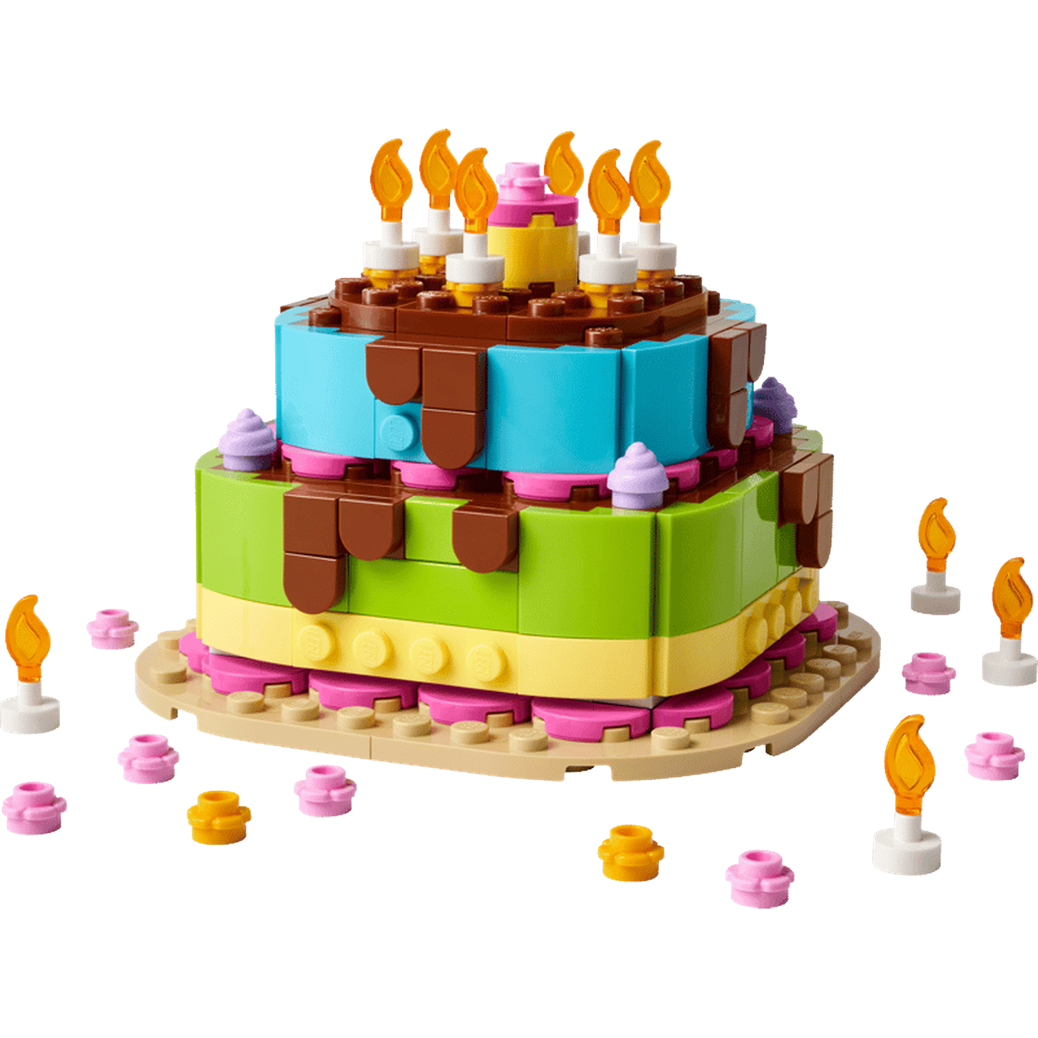 Gâteau d'anniversaire Lego coloré avec bougies sur fond noir.