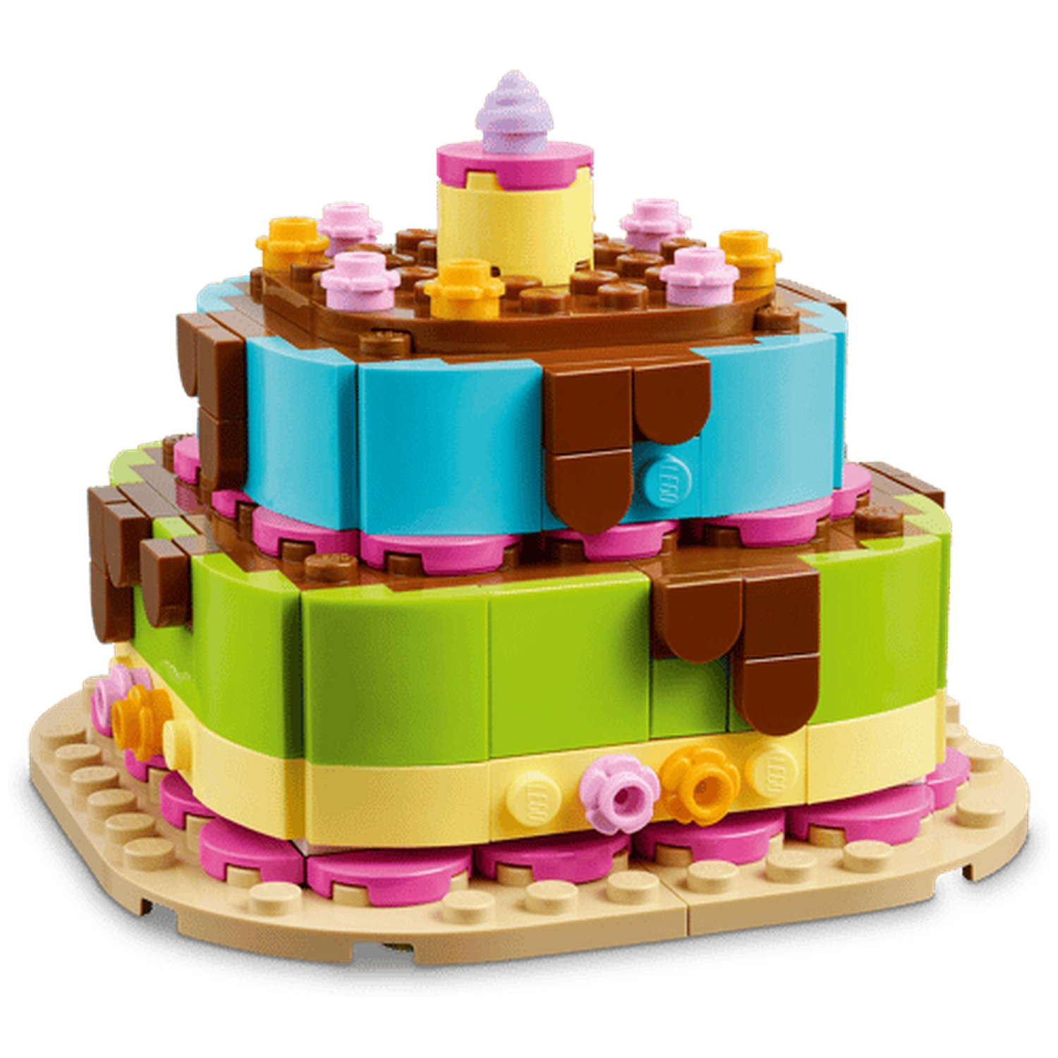 Un gâteau LEGO à deux étages bleu, vert et jaune, surmonté d'un glaçage violet.