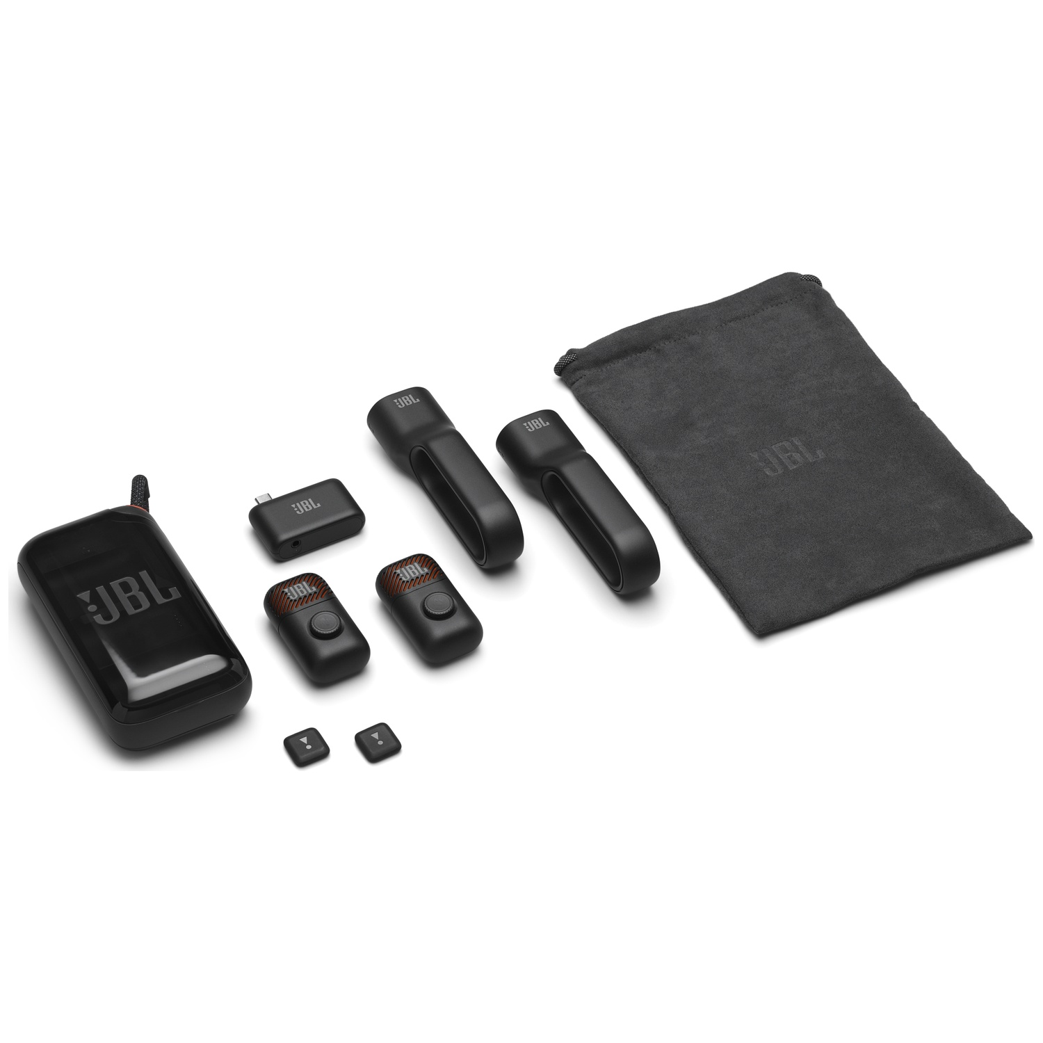 Zwarte JBL koptelefoon, oplaadcase, USB-adapter en etui op wit.