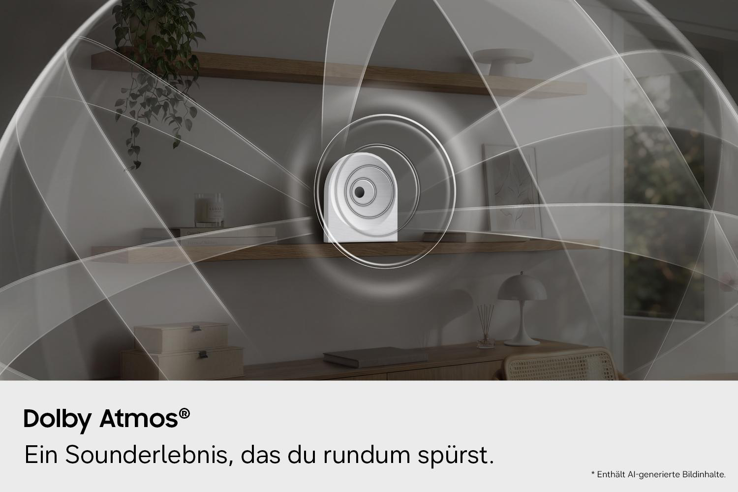 Ein weißer Lautsprecher strahlt Schallwellen in einem stilvollen Wohnzimmer aus.