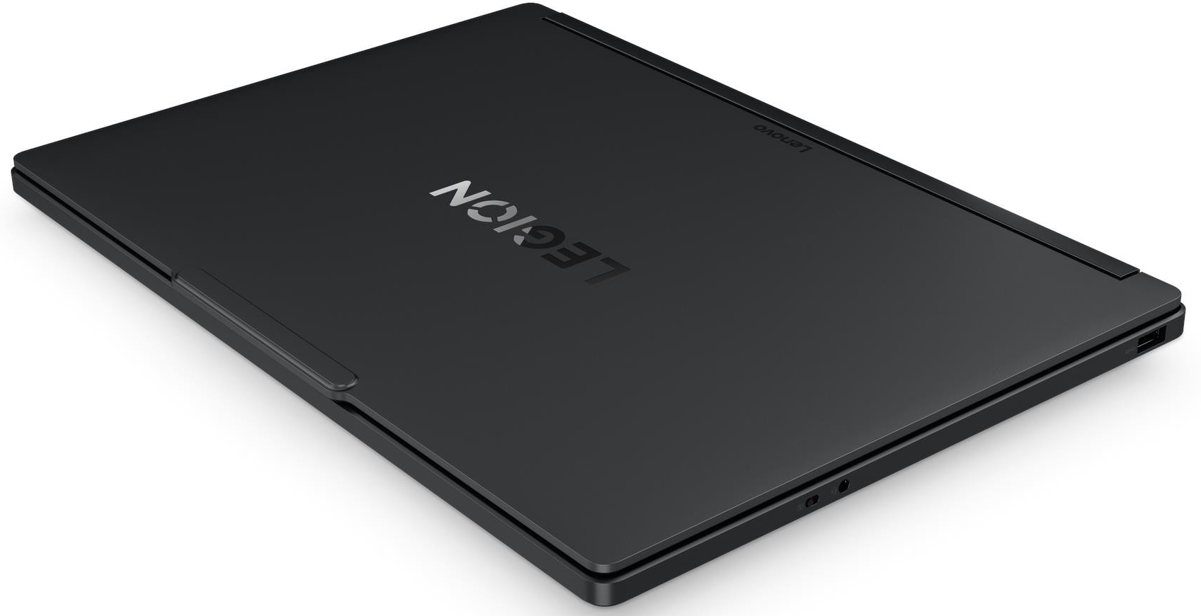 Fekete Lenovo Legion laptop, csukott állapotban, logóval a fedélen.