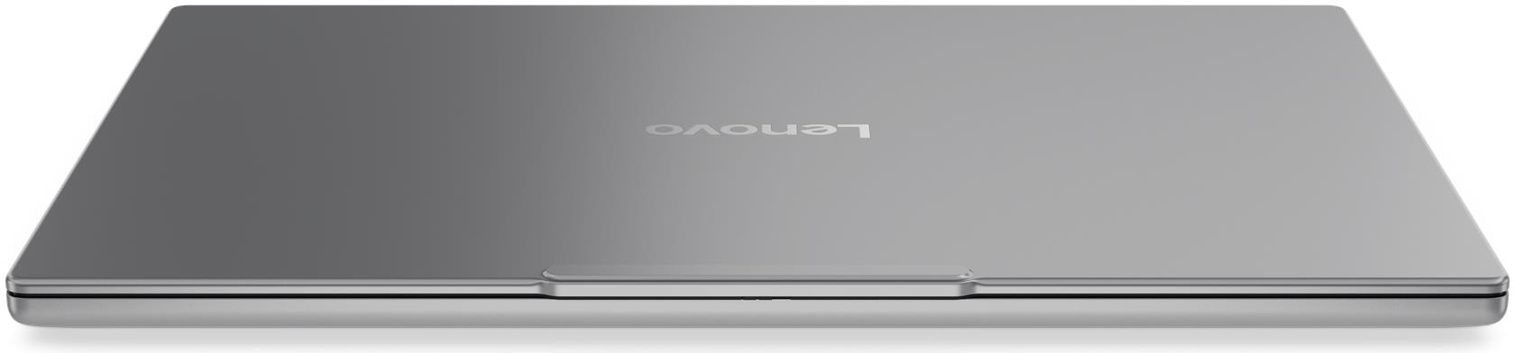 Zárt ezüst laptop Lenovo logóval a fedelén.