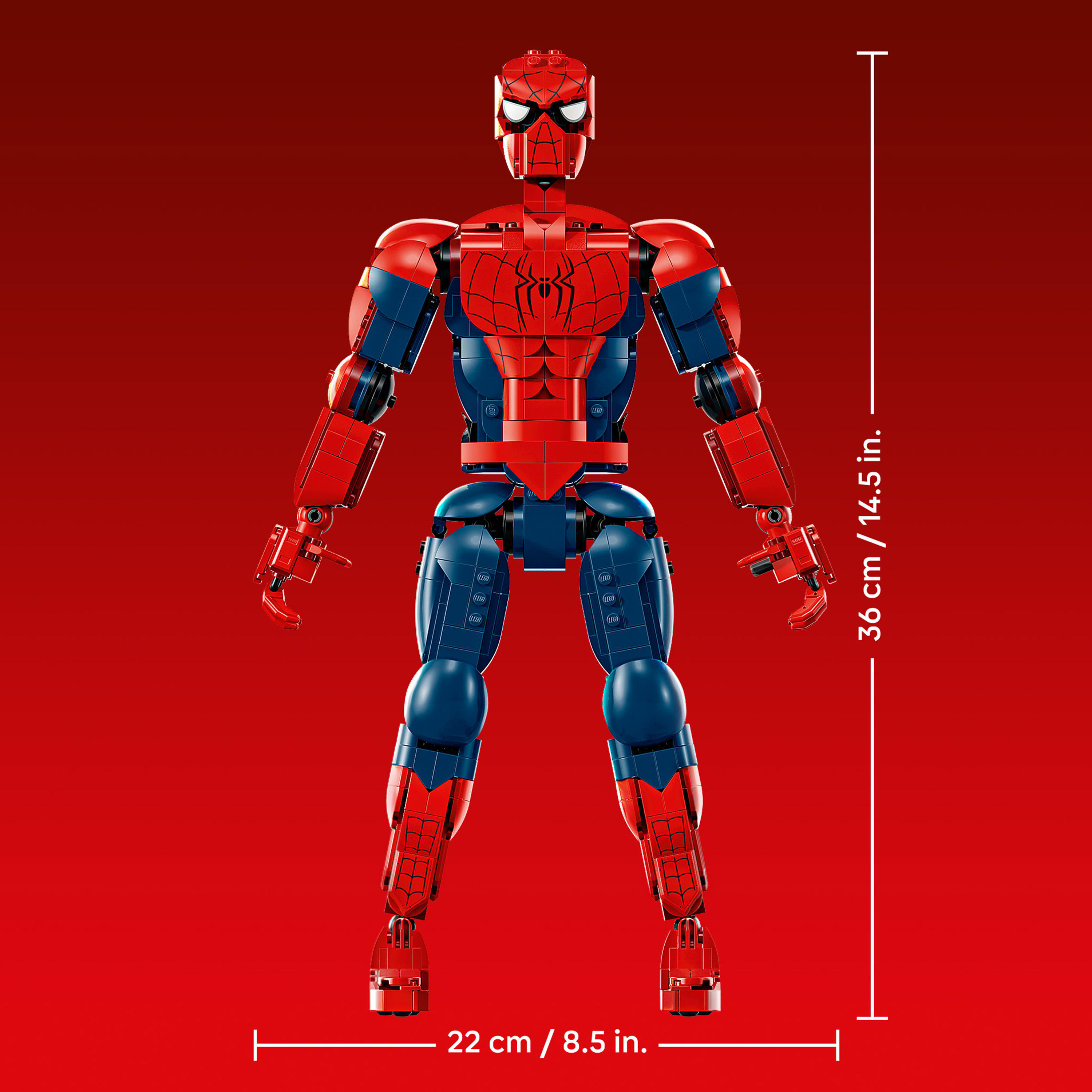 Ein roter und blauer Lego Spiderman mit Größenangaben.