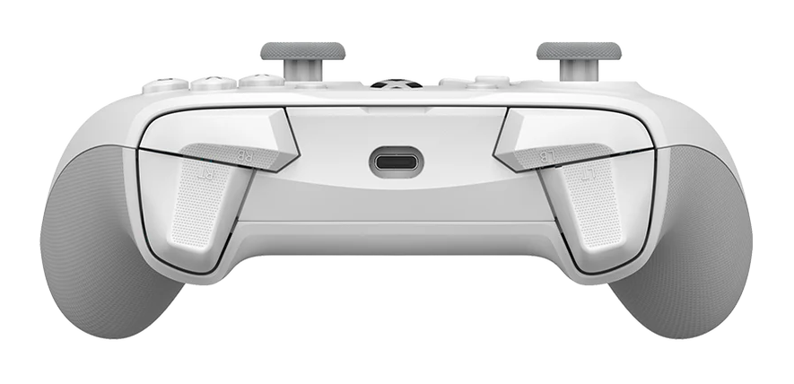 Biały tył kontrolera z portem USB-C i teksturowanymi uchwytami.