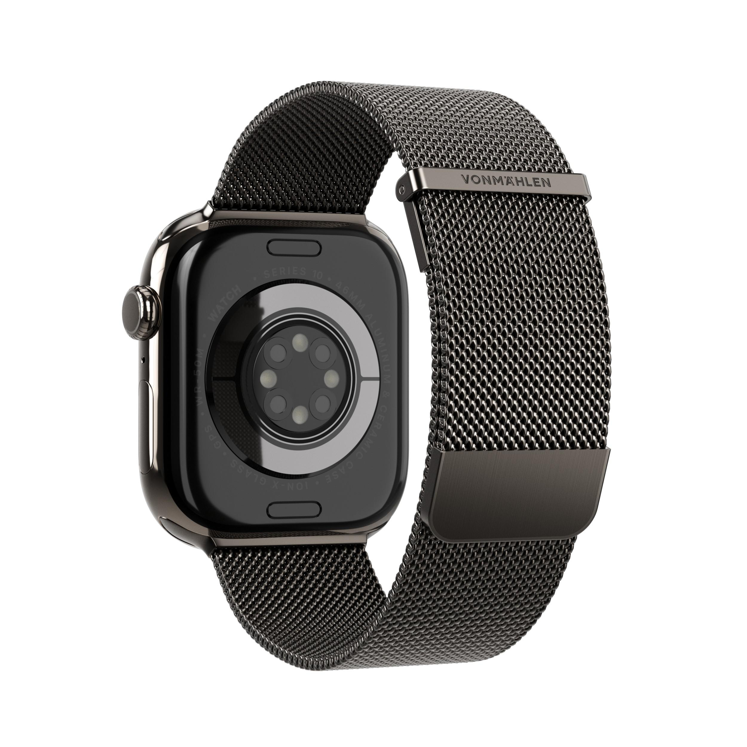 Schwarze Smartwatch mit Milanaise-Armband und Herzfrequenzsensor auf der Rückseite.