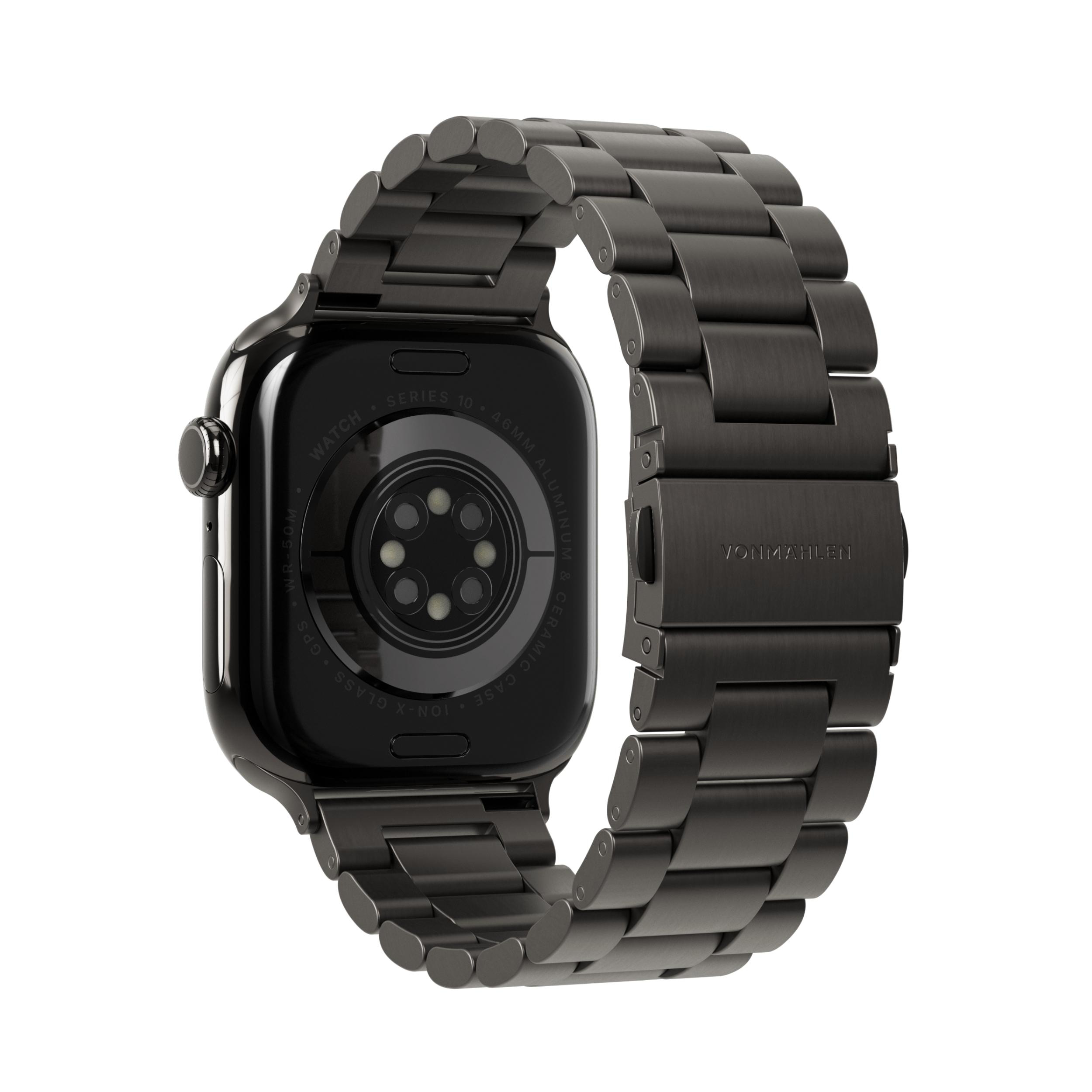 Eine schwarze Smartwatch mit Metallarmband, Rückseite sichtbar.