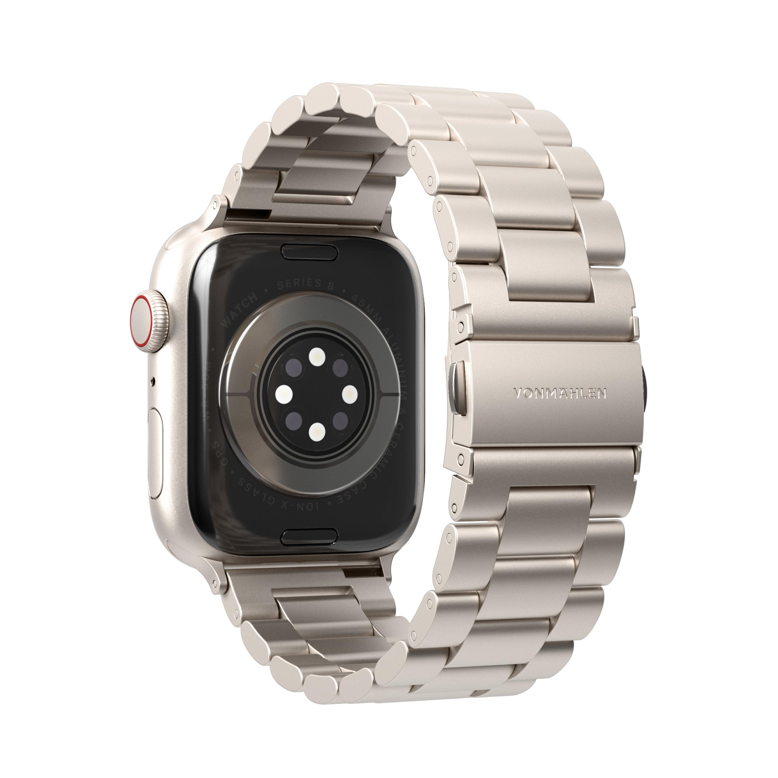 Silbernes Smartwatch-Armband mit silberner Smartwatch, weiem Hintergrund.