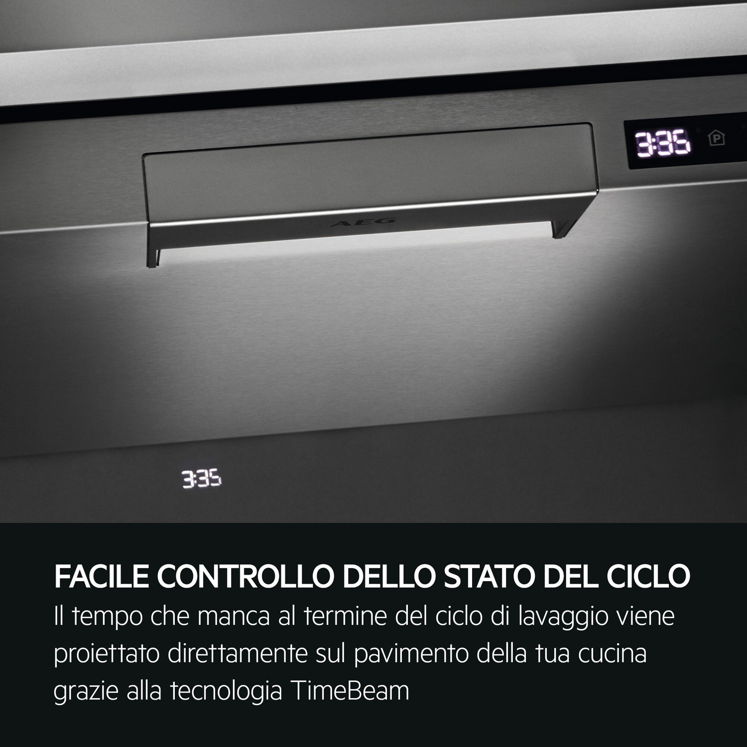 Una lavastoviglie argentata con display digitale che mostra 3:35.