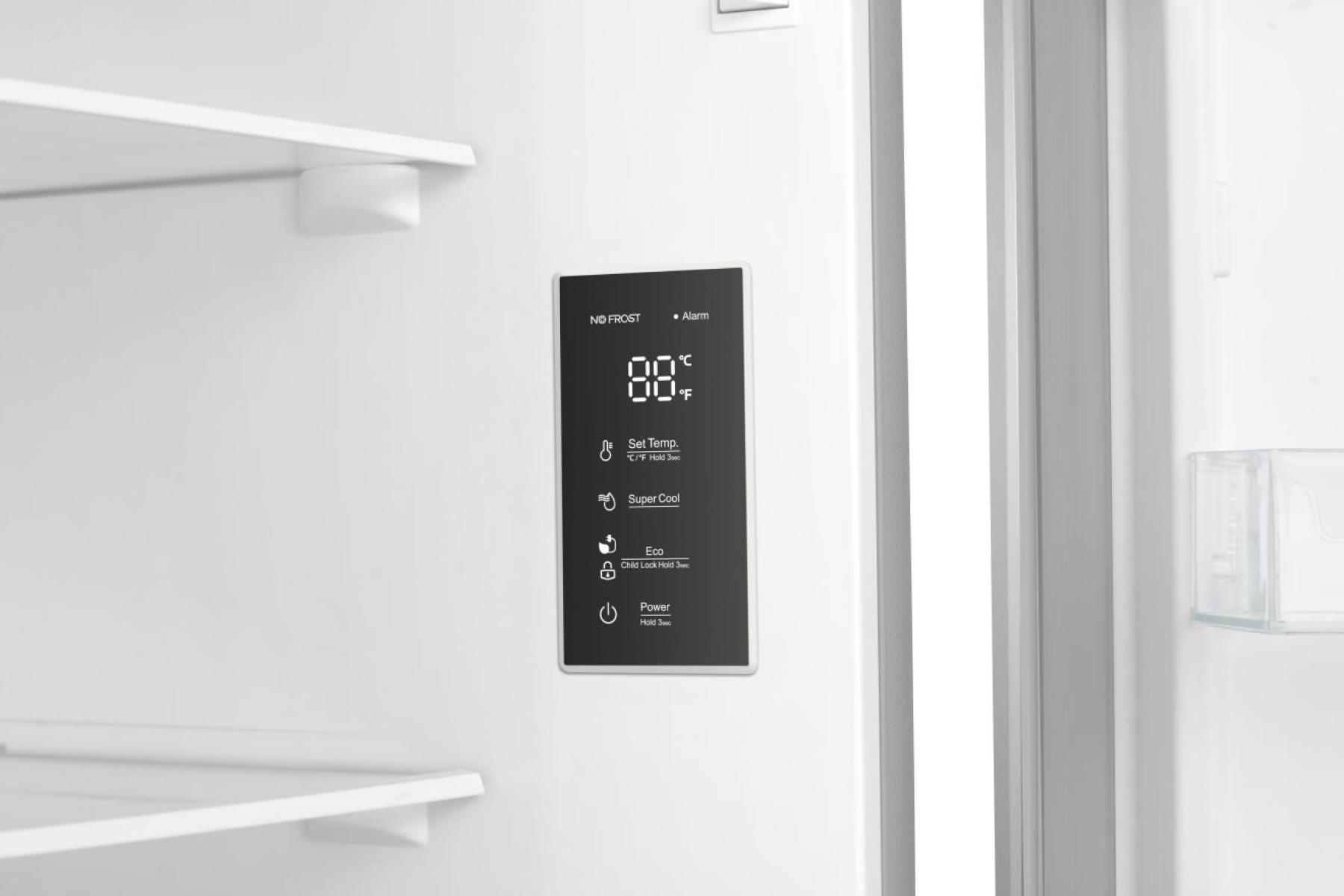 Ein Kühlschrank-Display zeigt 88°F/°C, Super Cool, Eco und Power-Optionen.