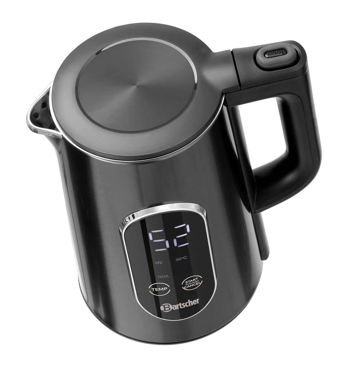 Ein dunkler Wasserkocher mit digitaler Anzeige und Griff. Er steht auf weißem Hintergrund.